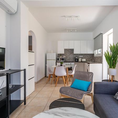 Beautiful One Bed Apartment In Paphos Bagian luar foto