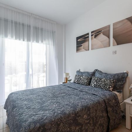 Beautiful One Bed Apartment In Paphos Bagian luar foto