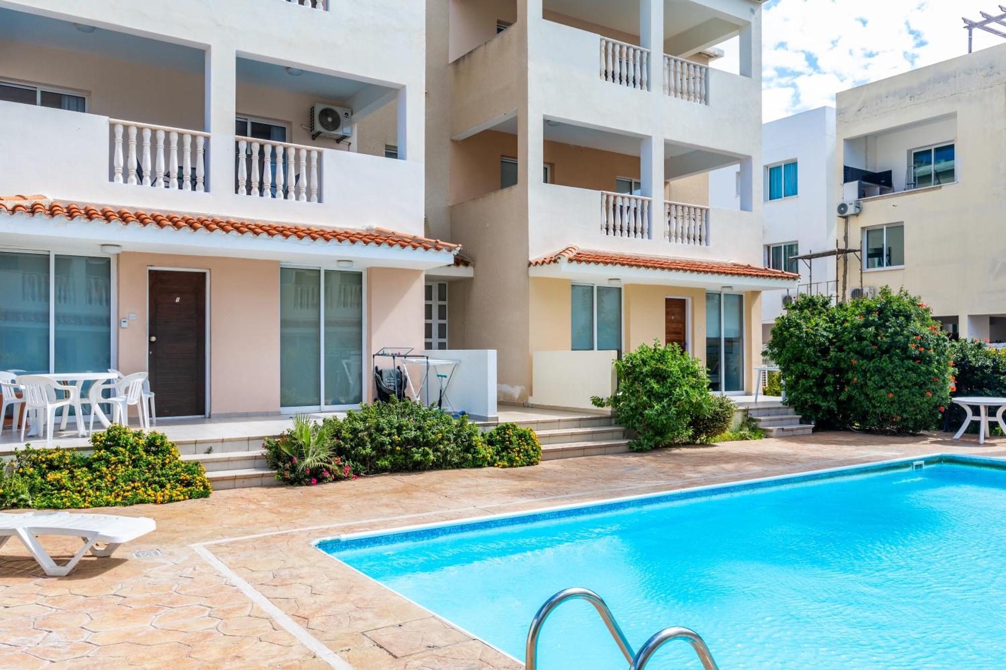 Beautiful One Bed Apartment In Paphos Bagian luar foto