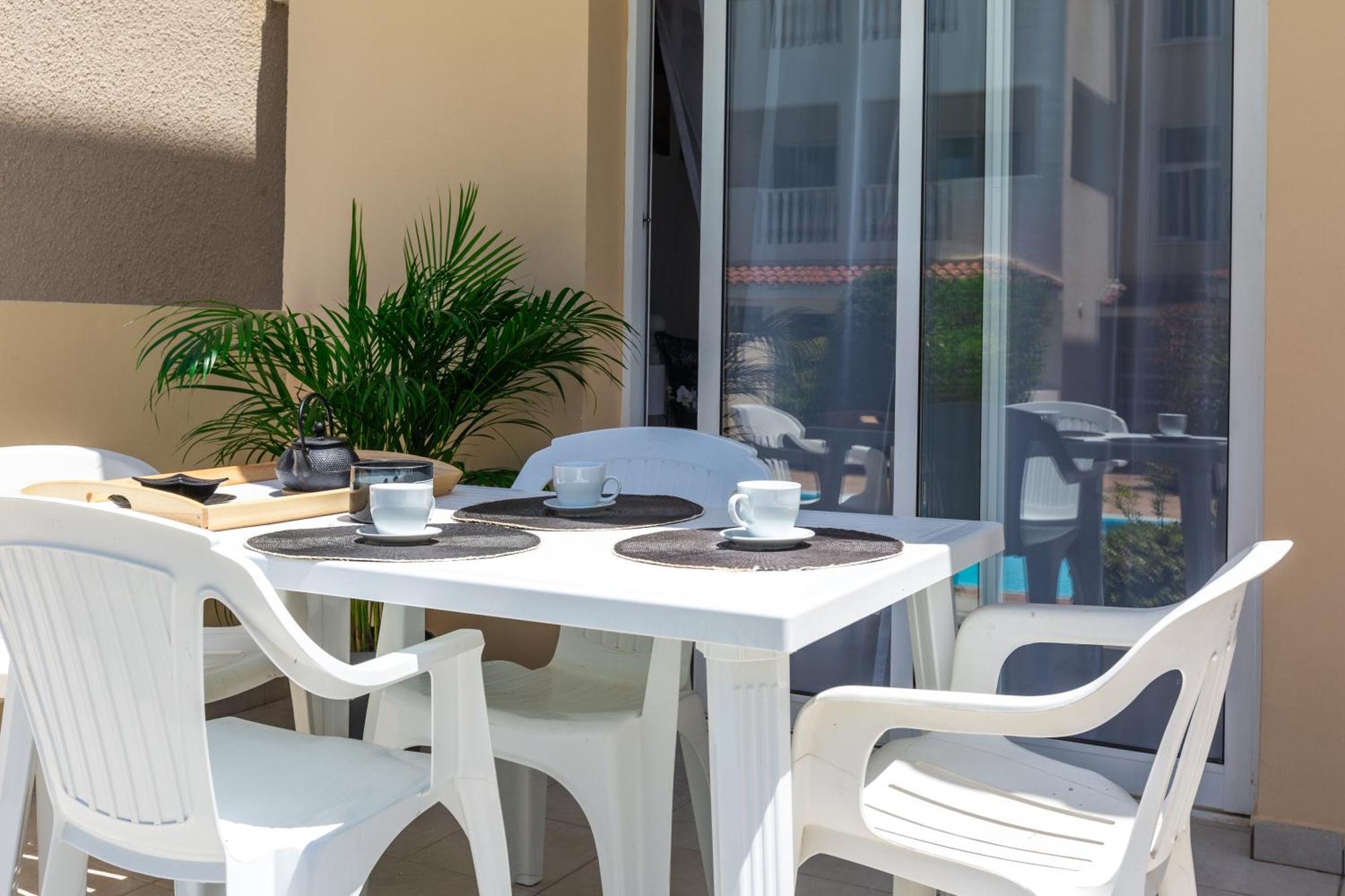 Beautiful One Bed Apartment In Paphos Bagian luar foto