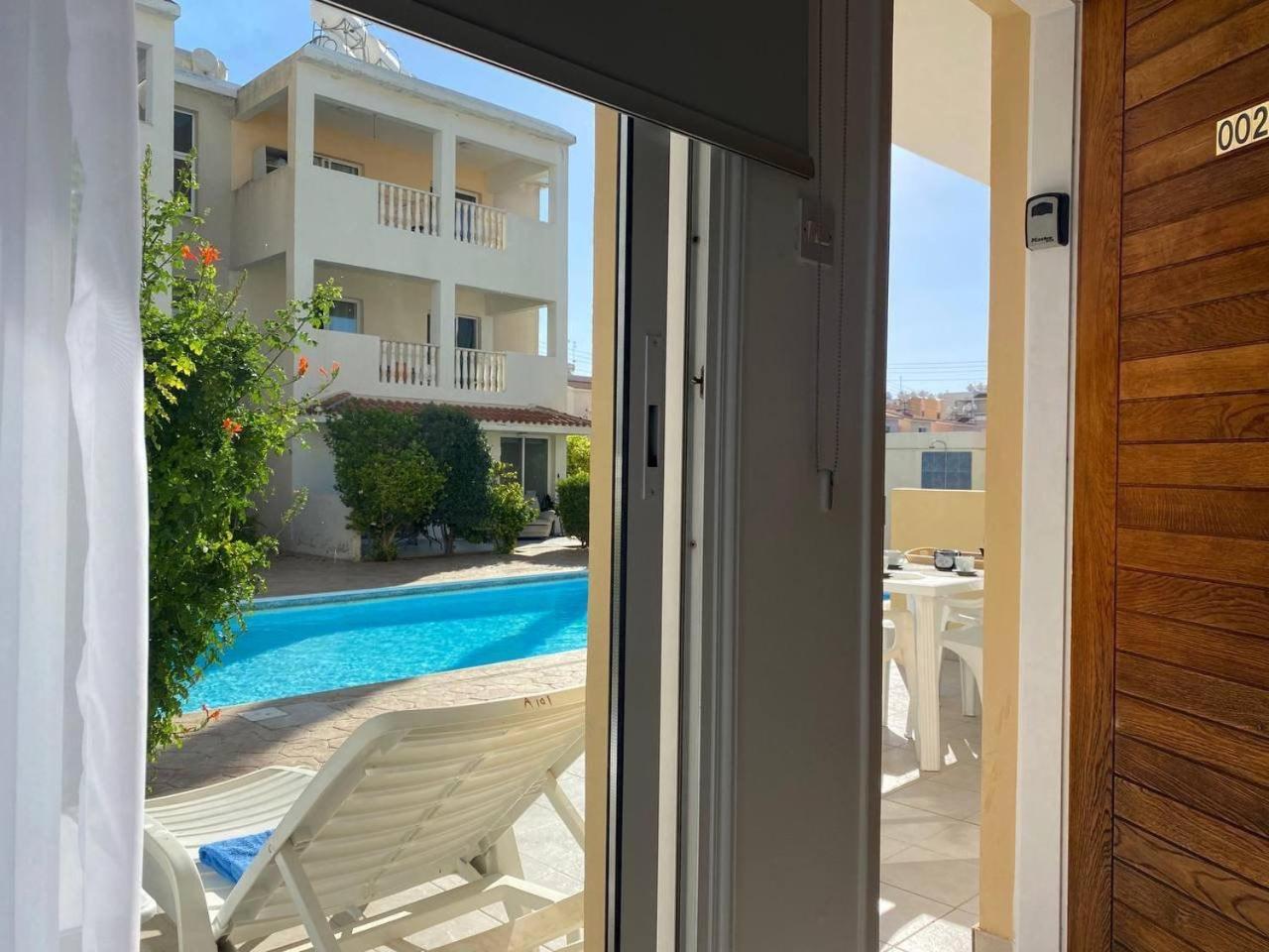 Beautiful One Bed Apartment In Paphos Bagian luar foto