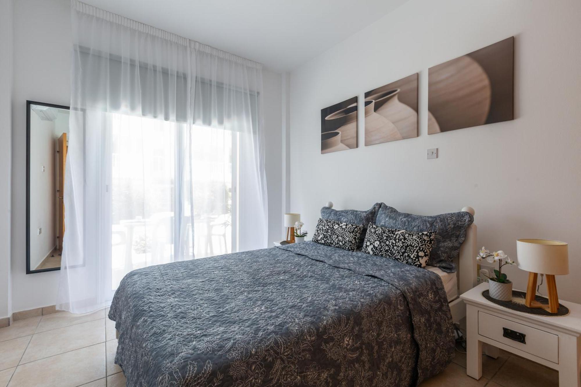 Beautiful One Bed Apartment In Paphos Bagian luar foto