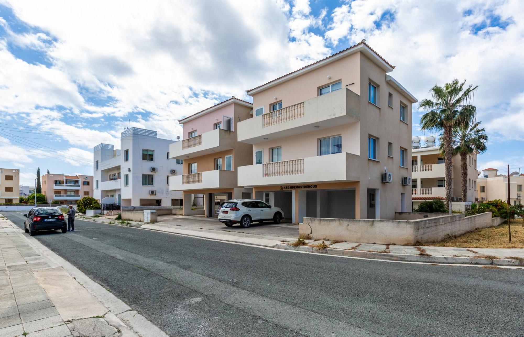 Beautiful One Bed Apartment In Paphos Bagian luar foto