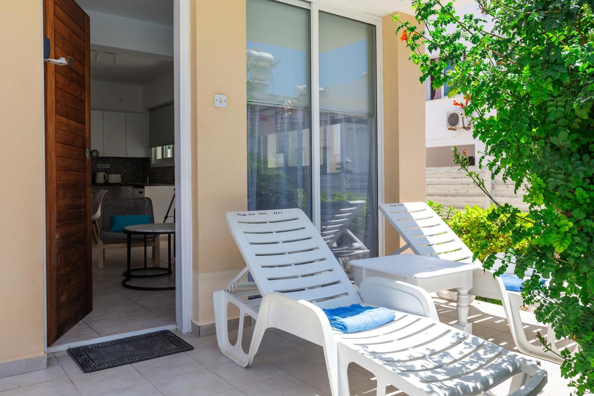 Beautiful One Bed Apartment In Paphos Bagian luar foto
