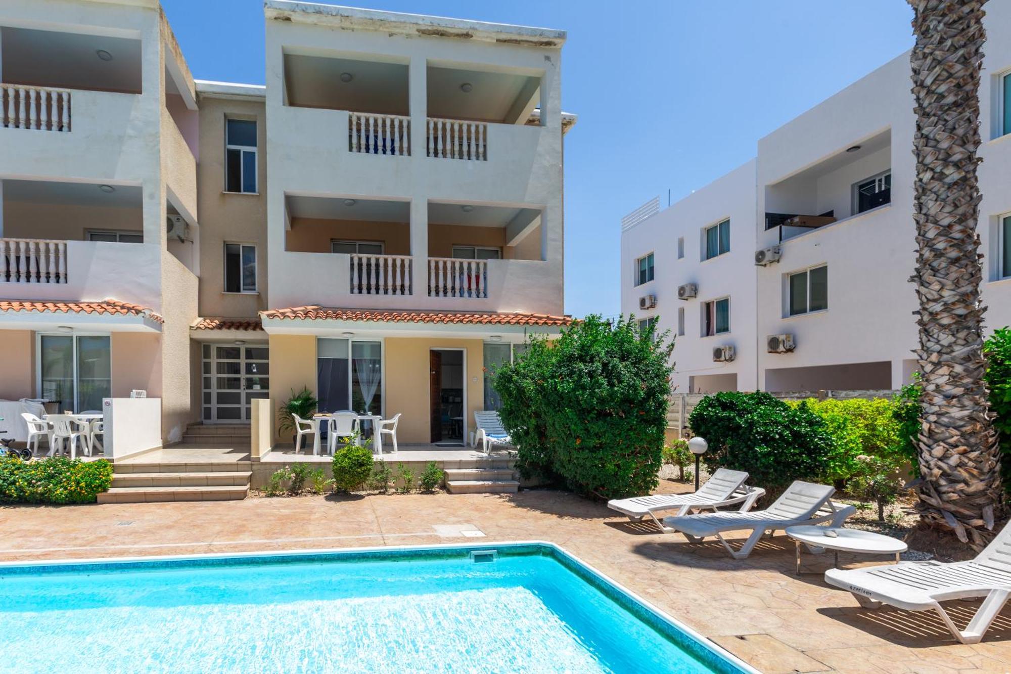 Beautiful One Bed Apartment In Paphos Bagian luar foto