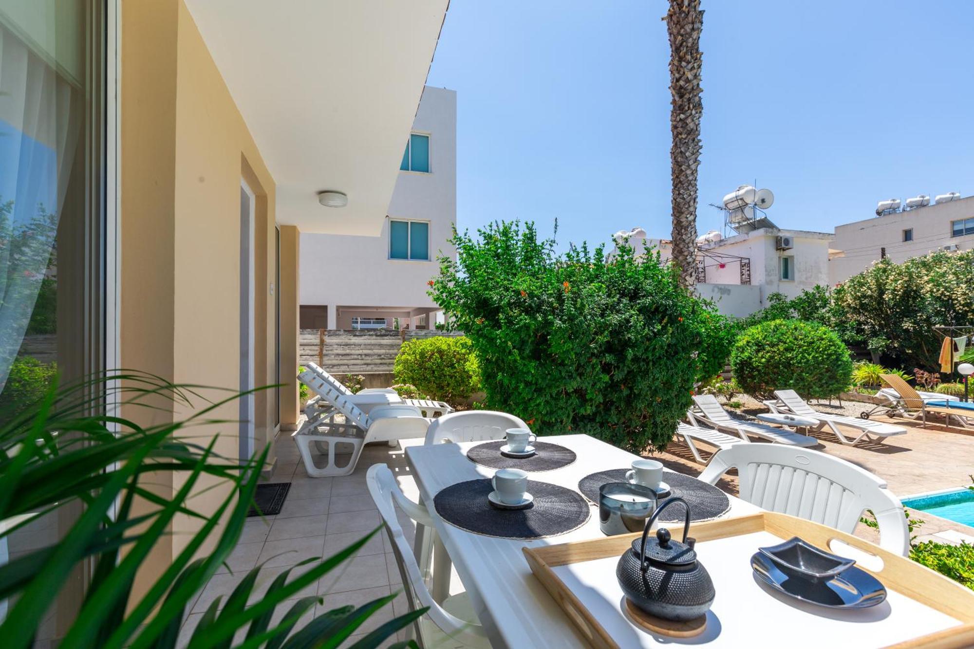 Beautiful One Bed Apartment In Paphos Bagian luar foto